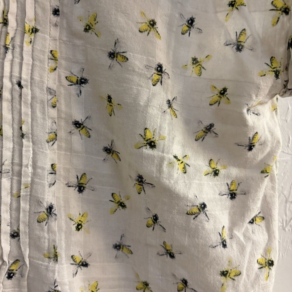 Jane and Delancey Women's Button-Up Top M White Bee Print Collared Short Sleeve - Picture 2 of 4